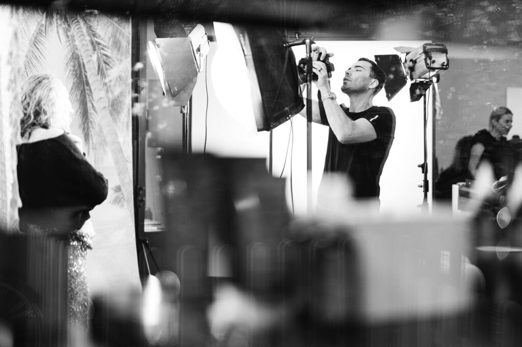 Eventbegleitung Fotoshooting im Salon Haarwerk am Tegernsee. Schwarz/weiß Fotografie.